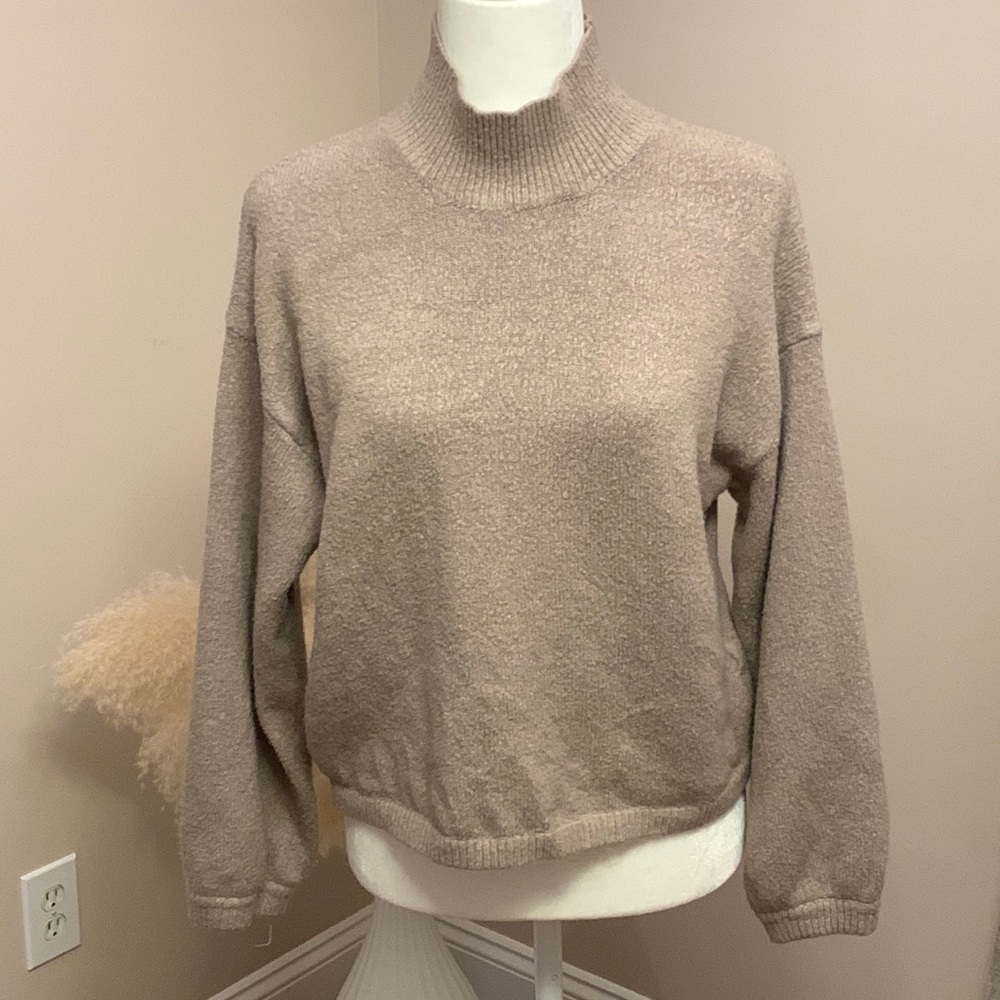 Line and dot women sweater